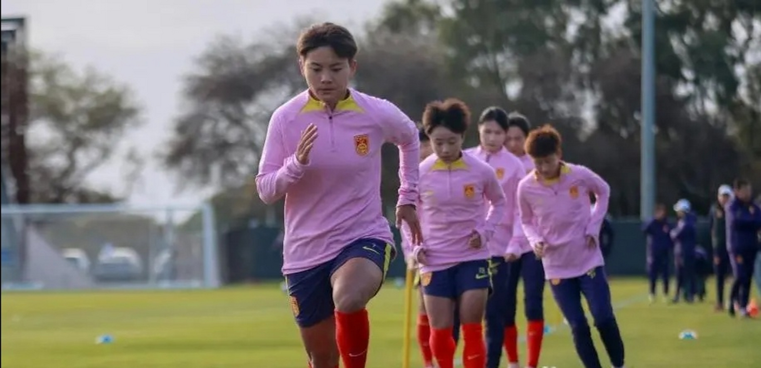 爱游戏官网-排名垫底，中国女足艰难发力努力爬升的简单介绍