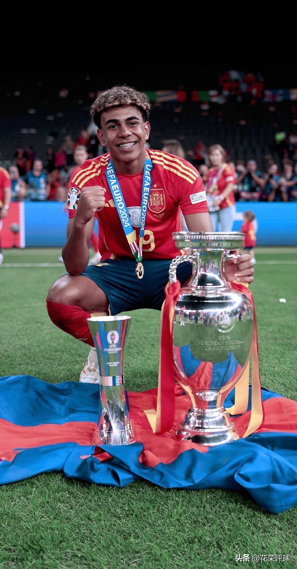 包含惊艳登场:新晋球星在欧洲杯上的表现引人瞩目的词条 包含惊艳登场:新晋球星在欧洲杯上的表现引人瞩目的词条