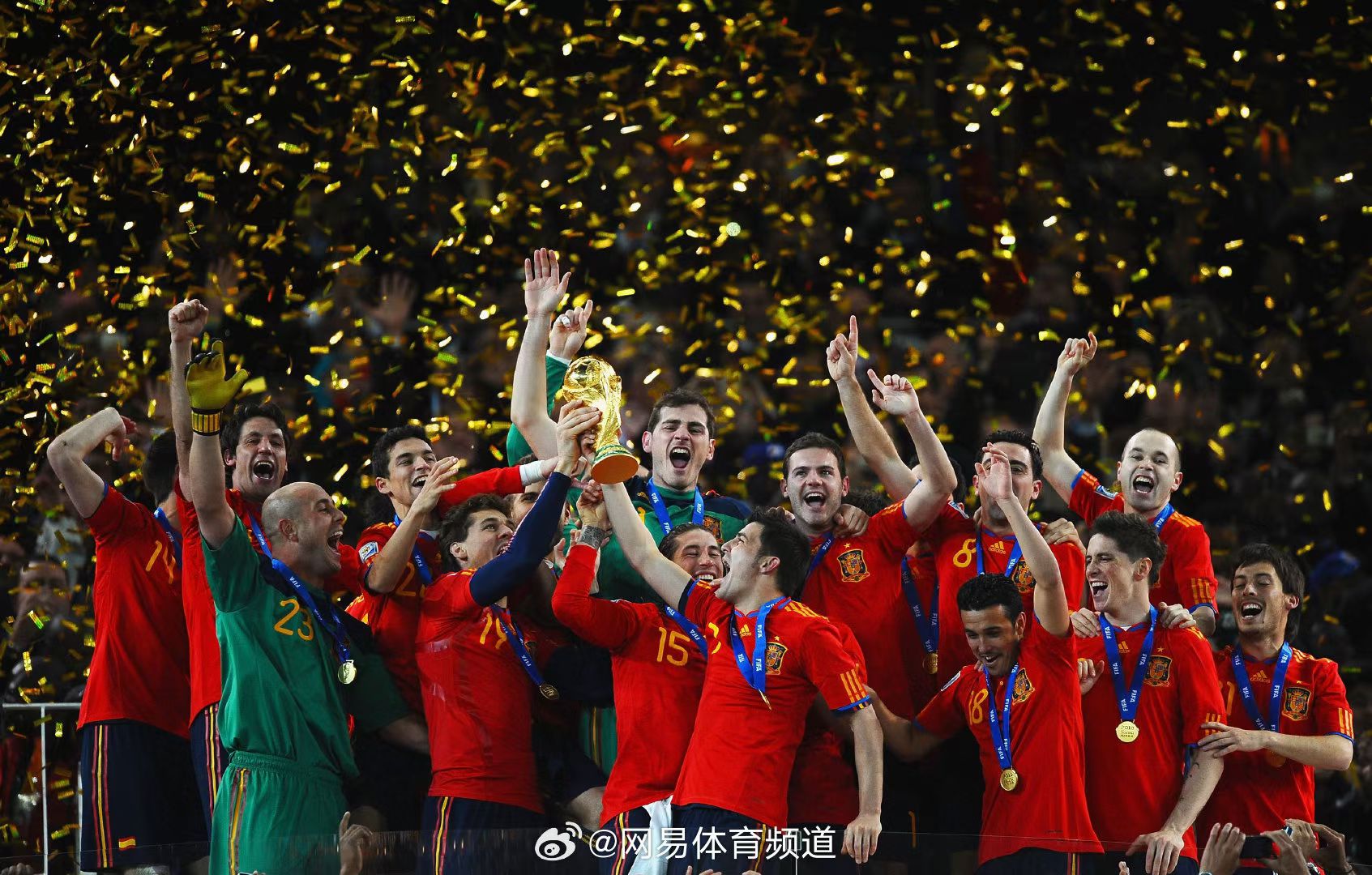 巴塞罗那足球明星在国际比赛中取得重要胜利的简单介绍