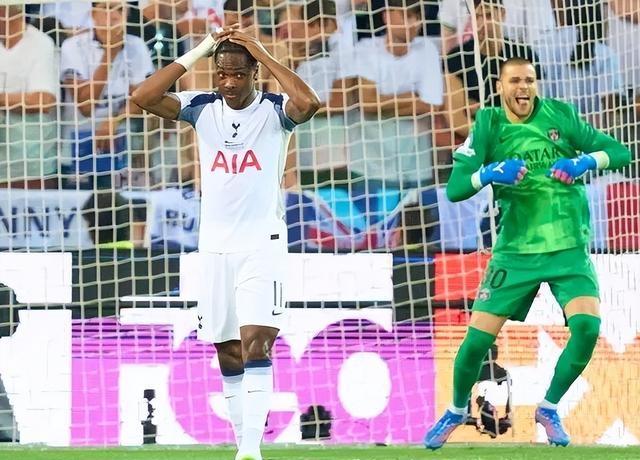 包含热刺遭遇战平，欧冠资格受挑战的词条