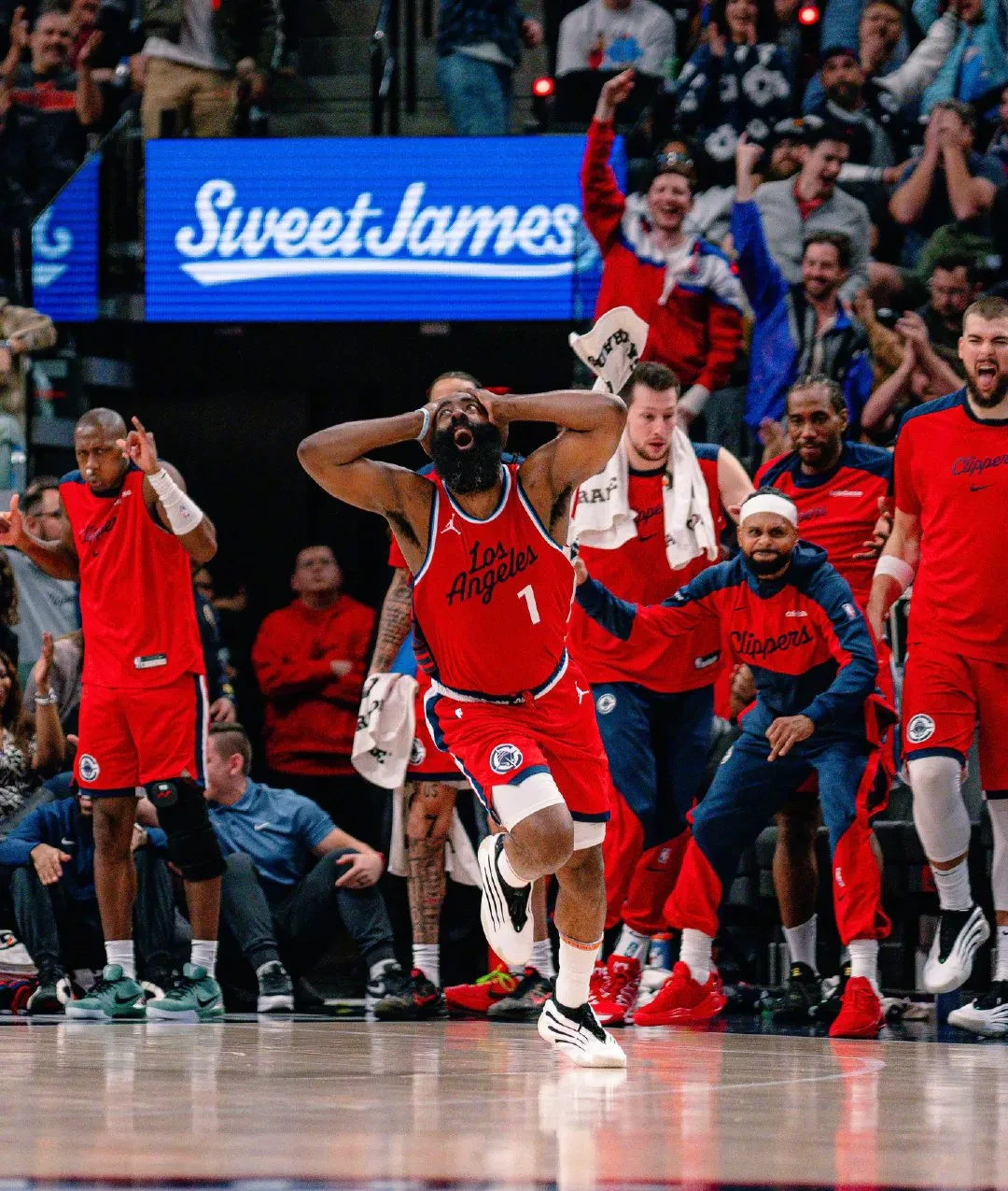 爱游戏官方入口-快船不敌雷霆，遭遇两连败