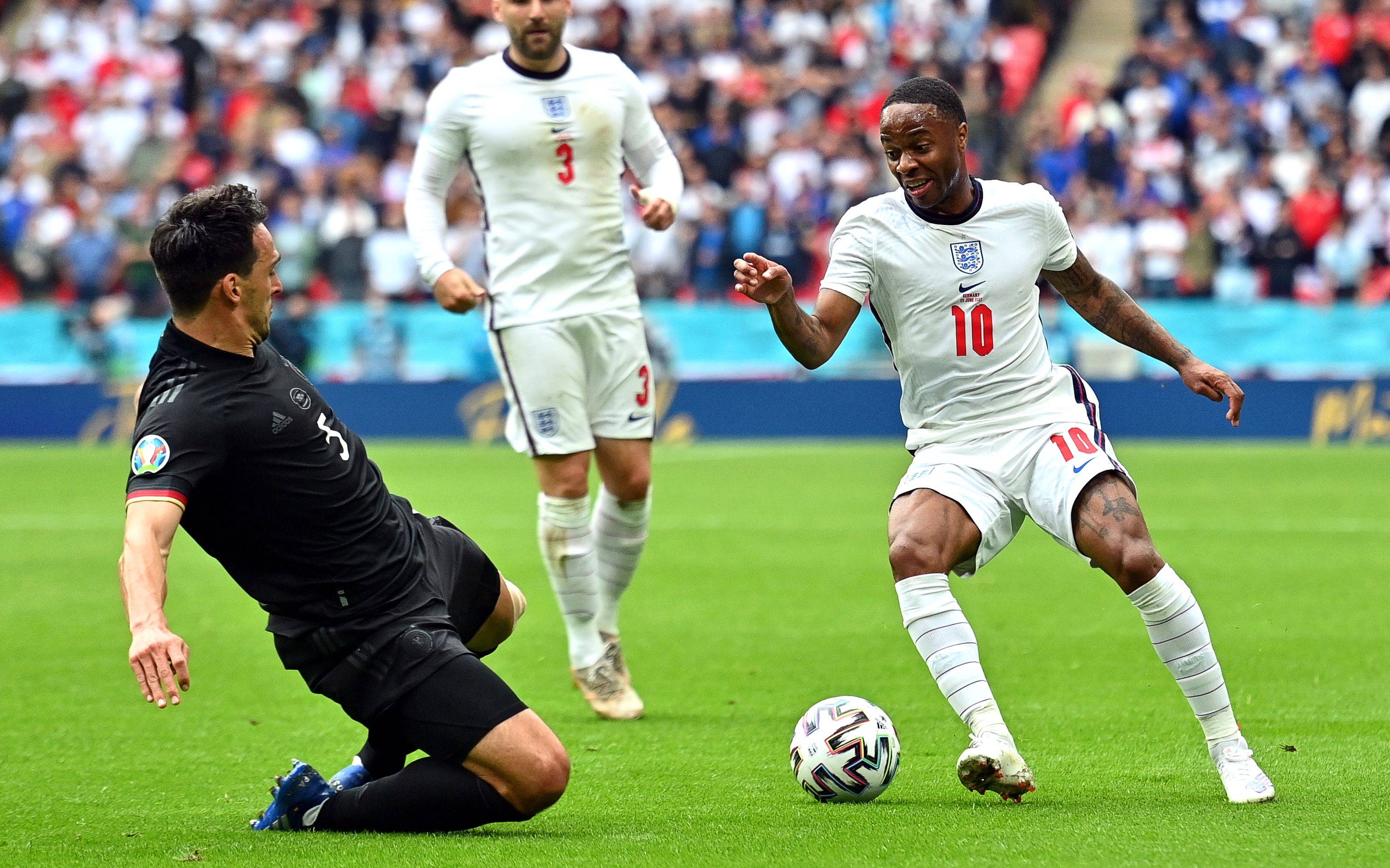 包含荷兰队势如破竹，轻松过关欧洲杯预选赛第一轮的词条