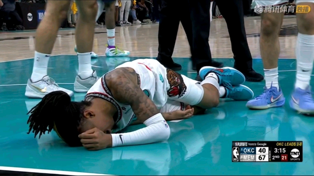 爱游戏登录入口-兰斯球员因伤退出比赛，状态不佳