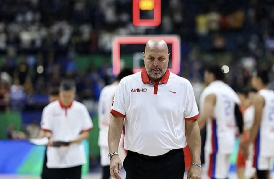 主教练战术明智，连胜场帮助球队晋级淘汰赛