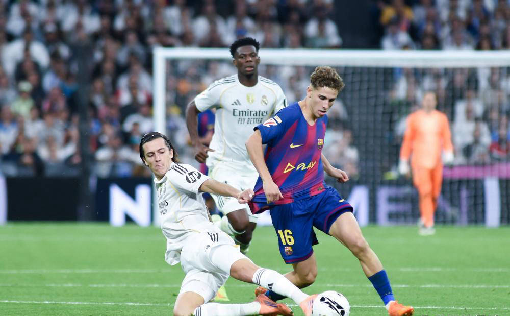 爱游戏网页版-皇马豪取胜利，巴萨陷入困境的简单介绍