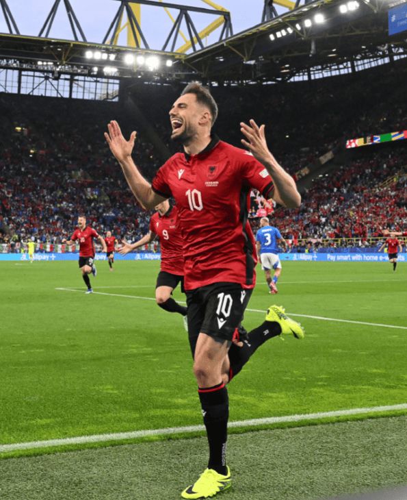 波兰队险胜阿尔巴尼亚队进八强