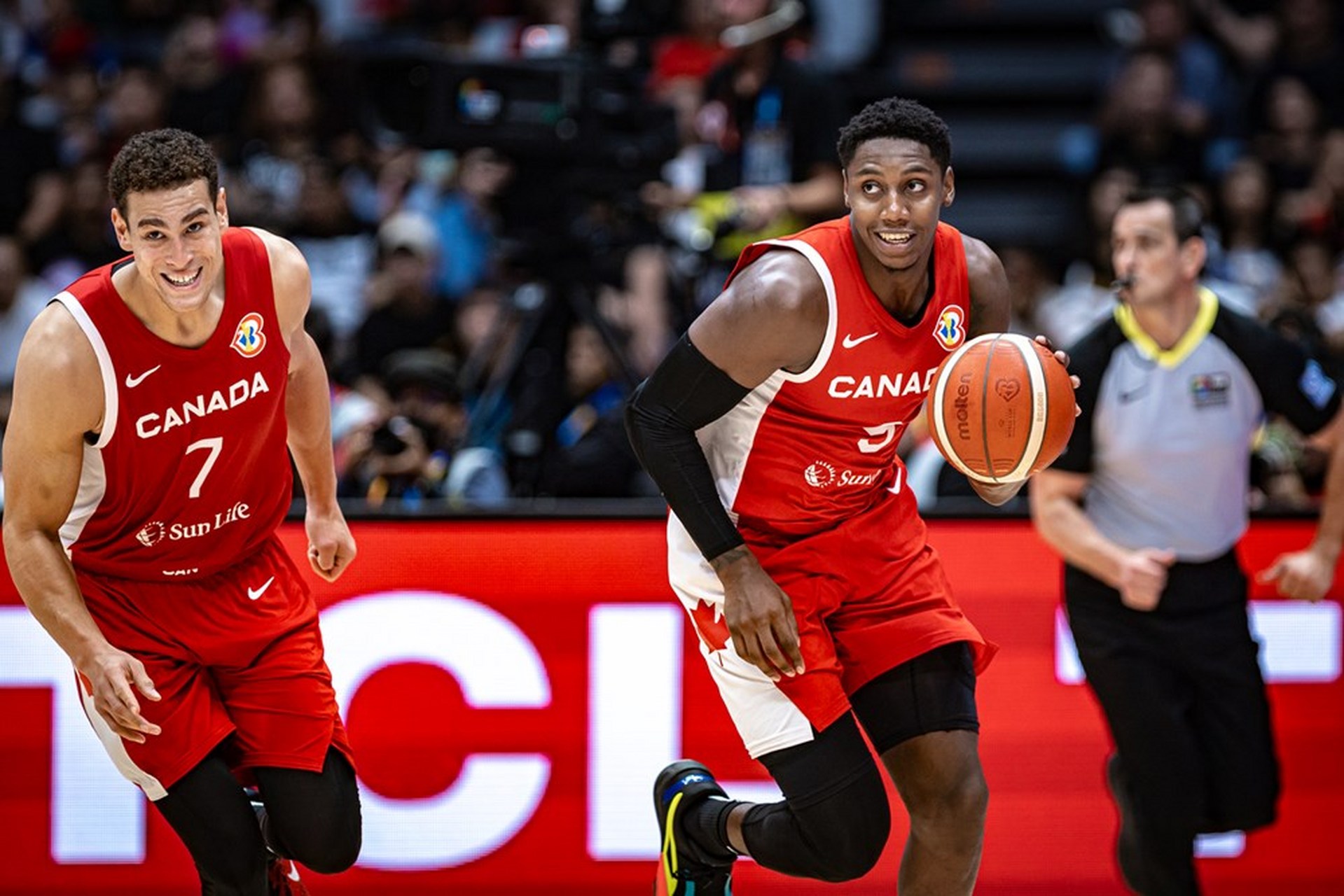 爱游戏-加拿大队在欧洲比赛中实现逆袭