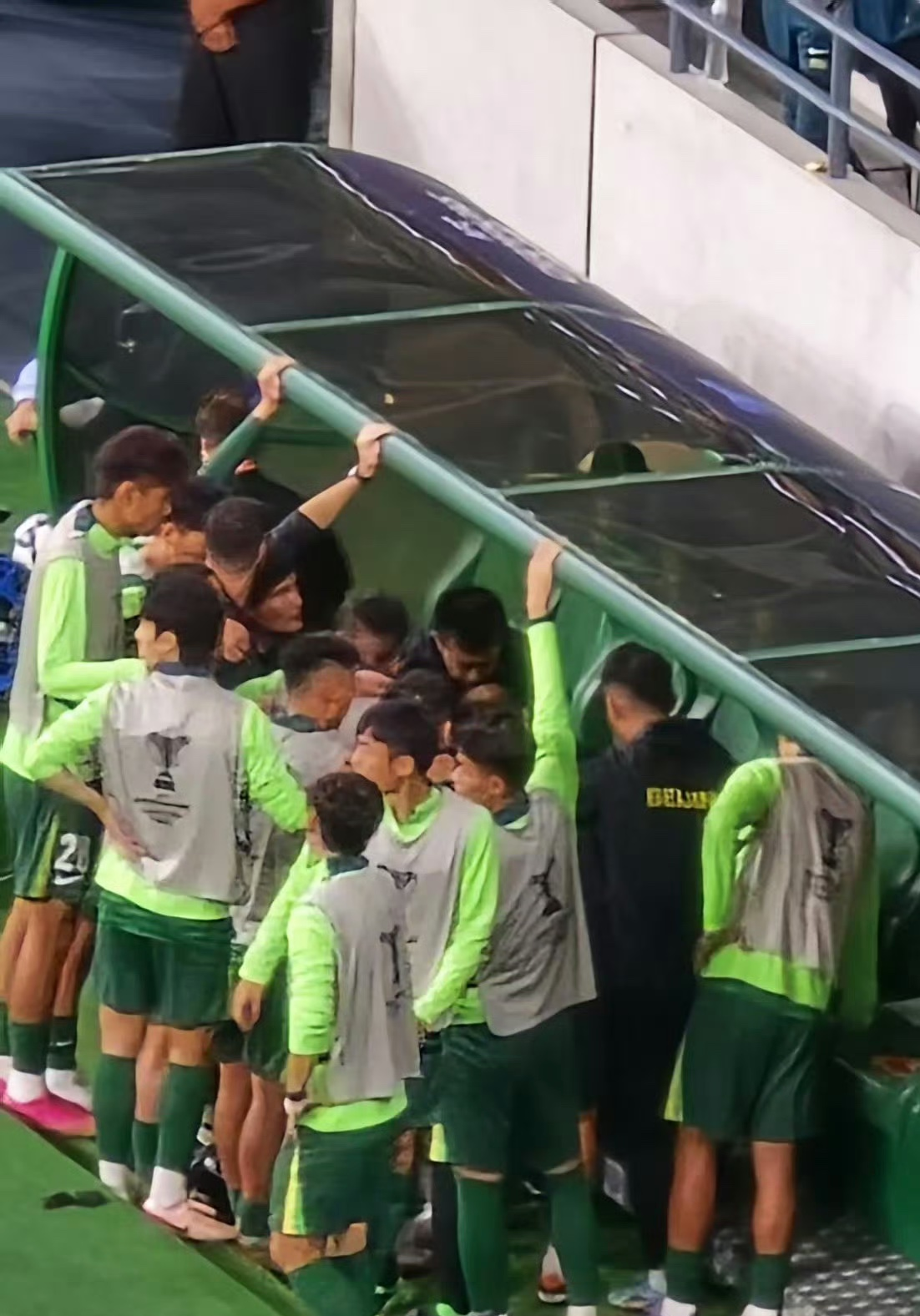 爱游戏入口-半决赛再现激烈较量，球场上风云突变的简单介绍